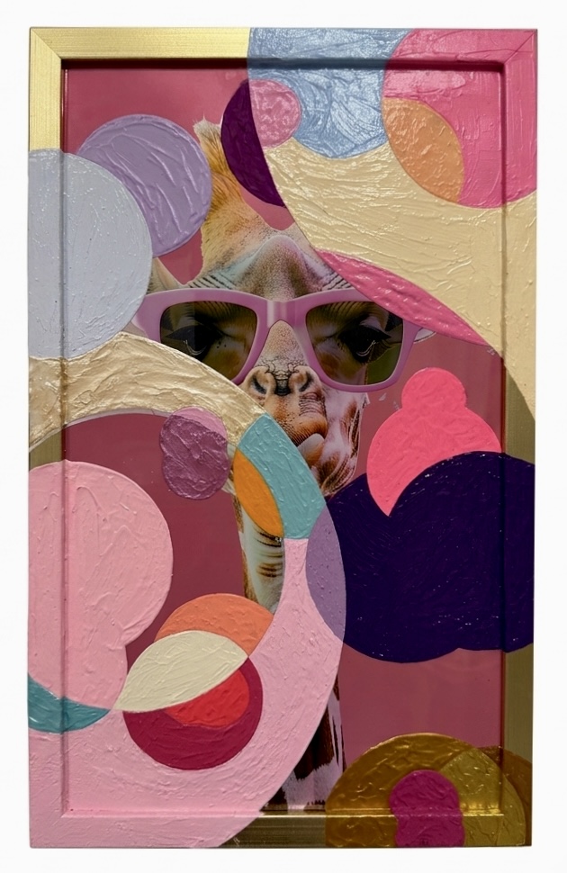SeensINg, 2026 — framed mixed-media painting of a giraffe wearing pink sunglasses, part of the CircUlaR Series by Hannes Bend